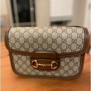 Horsebit shoulder bag. Size small.